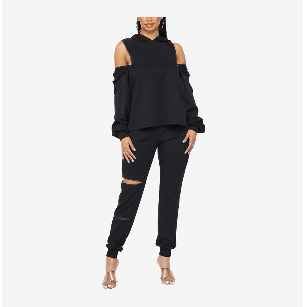 Women’s Black 2 Piece sweats Small, Medium, Large